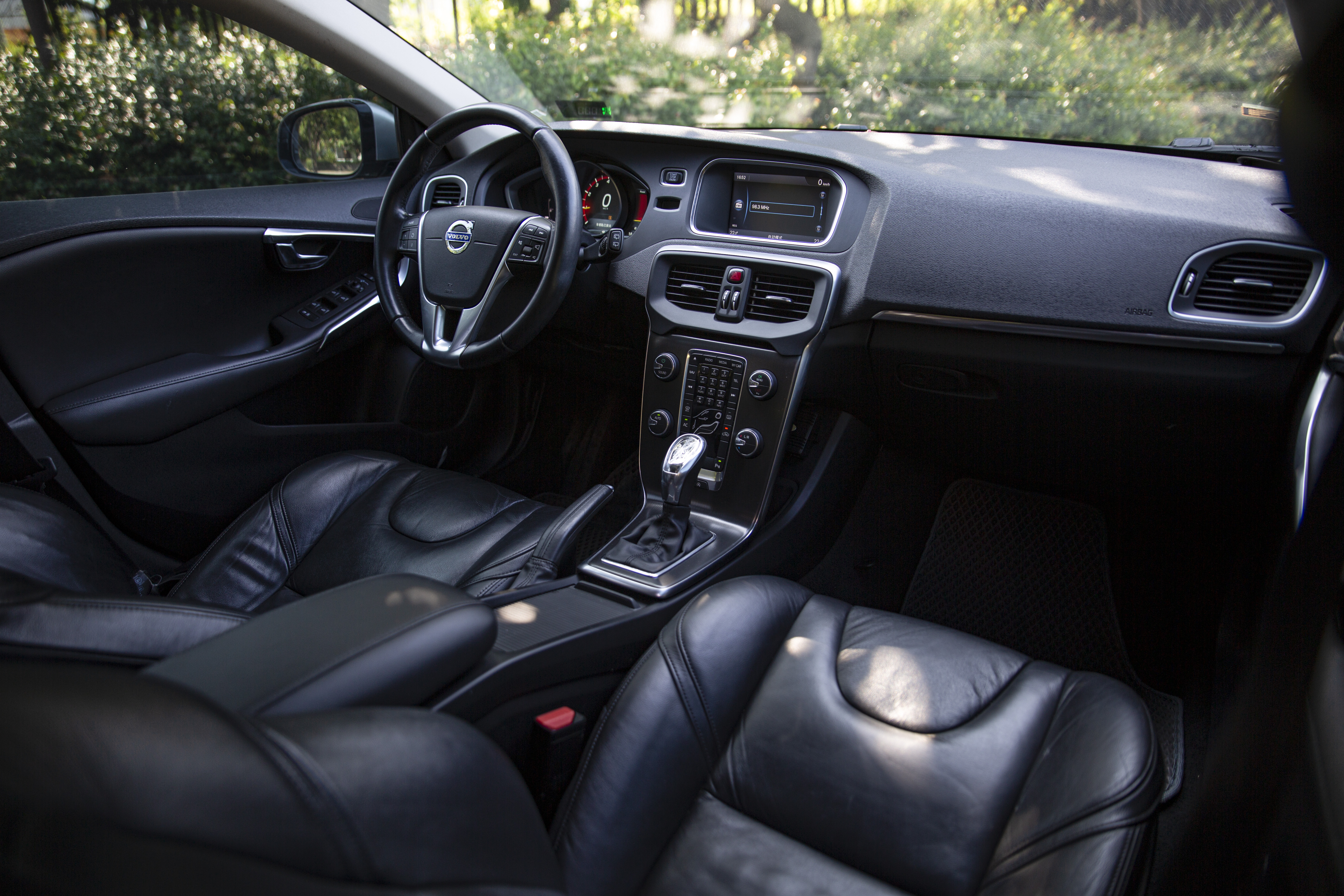 【18歲100%過件】13年 V40 T4 1.6汽油豪華版 9安 自動停車  第7張相片