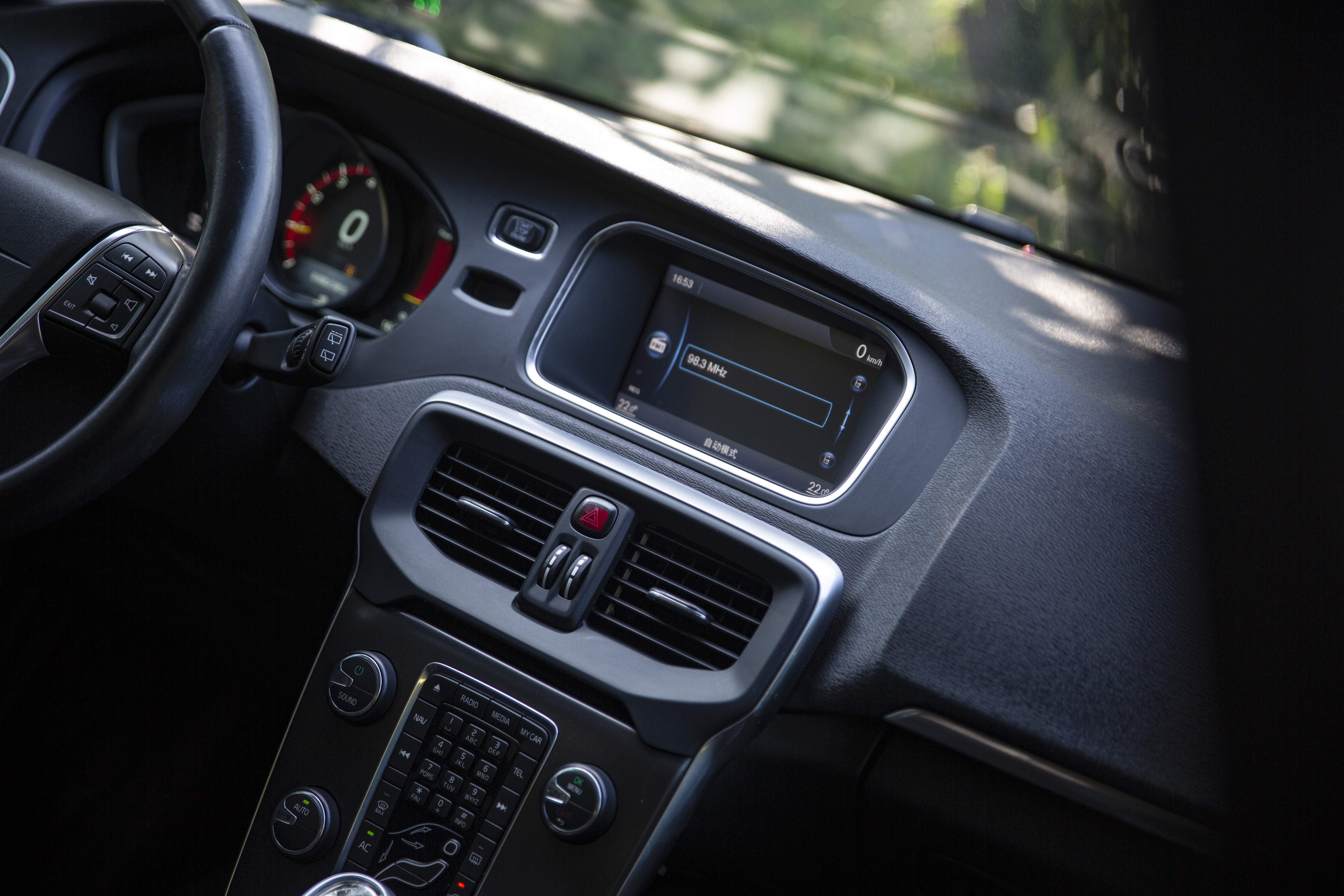 【18歲100%過件】13年 V40 T4 1.6汽油豪華版 9安 自動停車  第9張相片