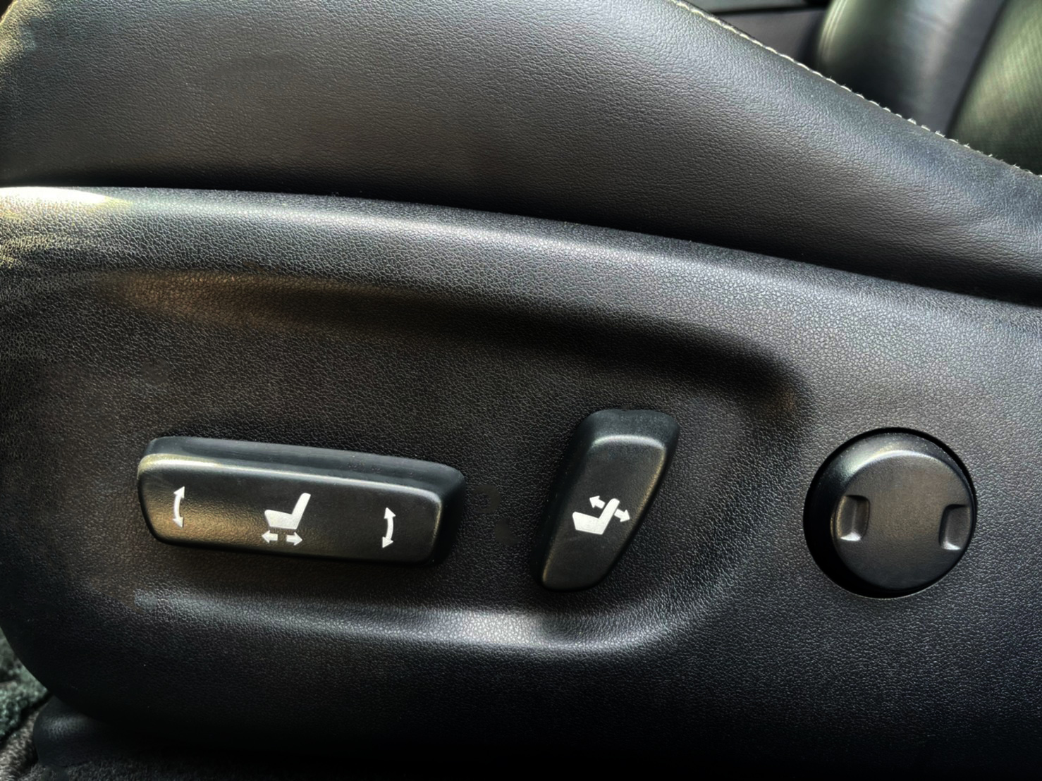 油電頂級NAVI版●南部最強全貸超貸0頭款軍公教原住民1.88起●專辦拖車戶過件當天交車  第10張相片