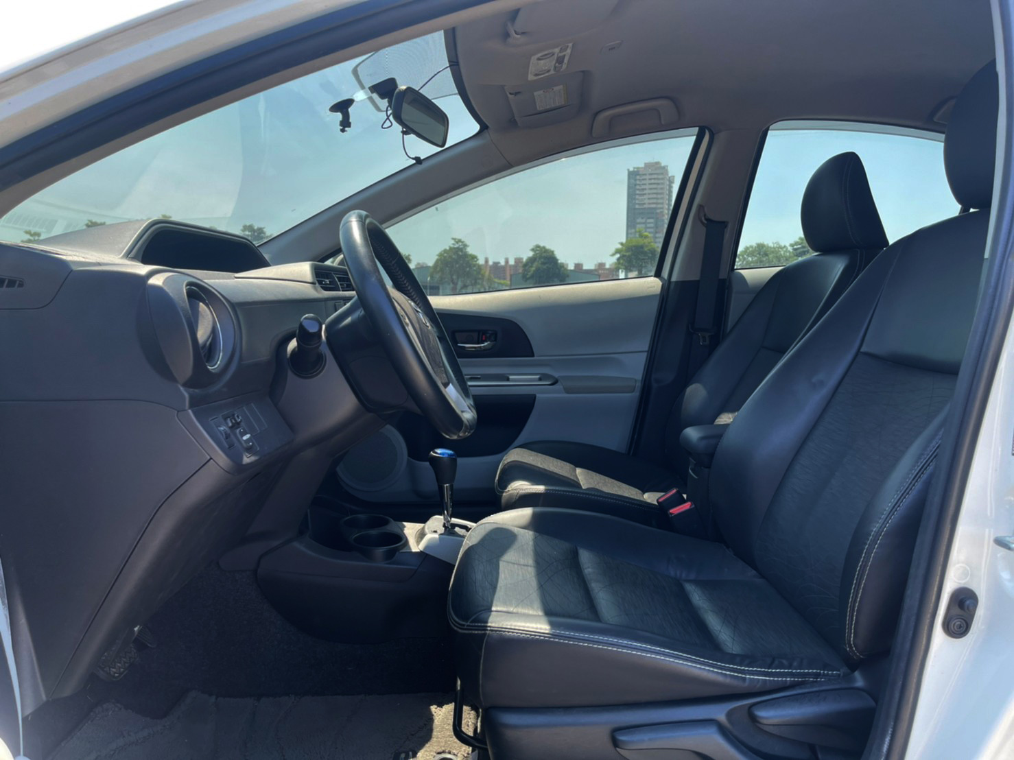 PRIUS C 油電●南部最強全貸超貸0頭款軍公教原住民1.88起●專辦拖車戶過件當天交車  第10張相片