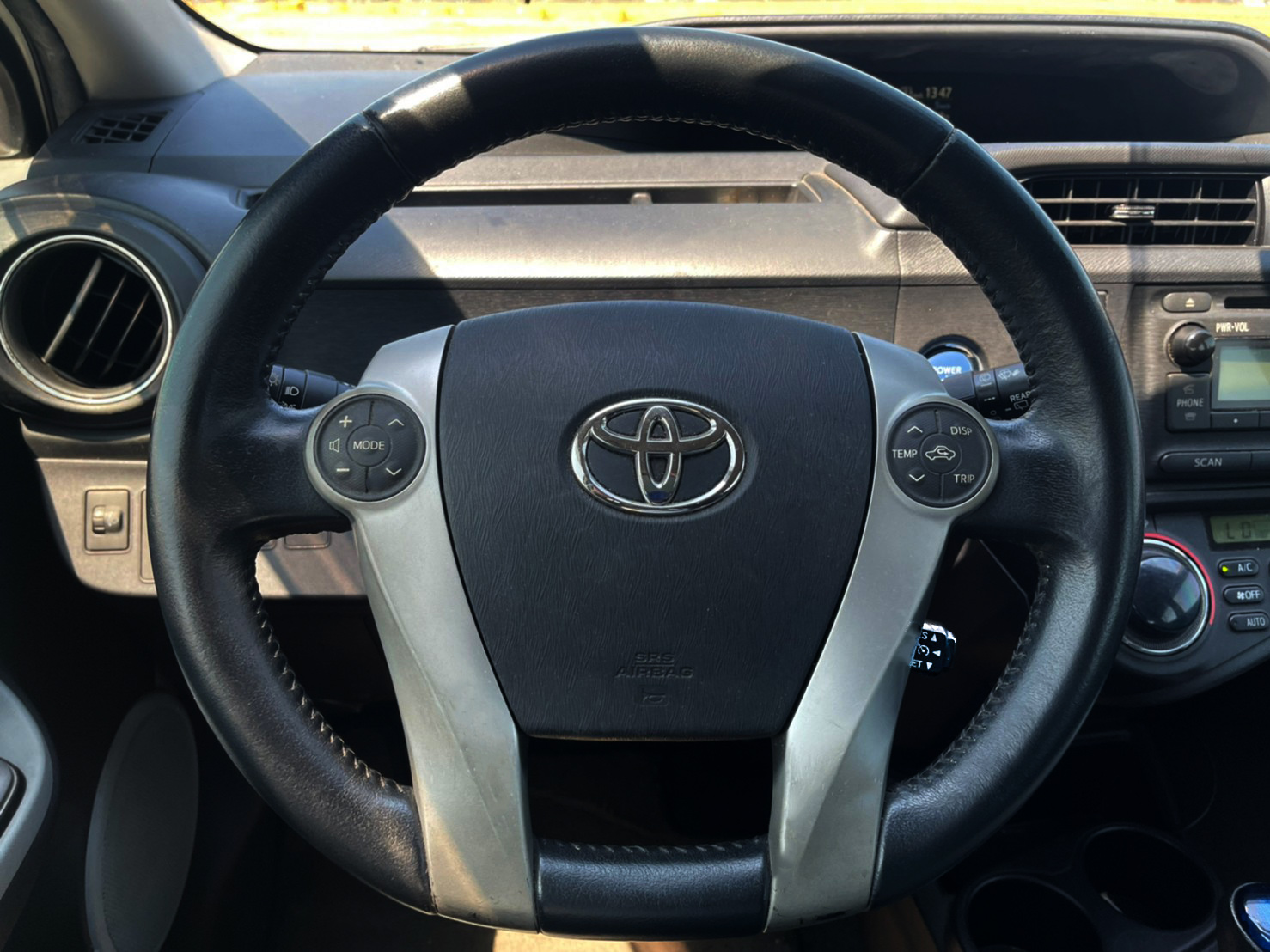 PRIUS C 油電●南部最強全貸超貸0頭款軍公教原住民1.88起●專辦拖車戶過件當天交車  第16張相片