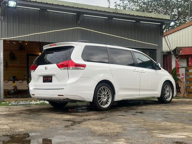 TOYOTA豐田 SIENNA  第7張相片