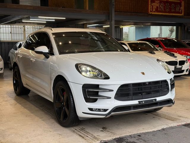 PORSCHE保時捷 MACAN TURBO  第3張相片