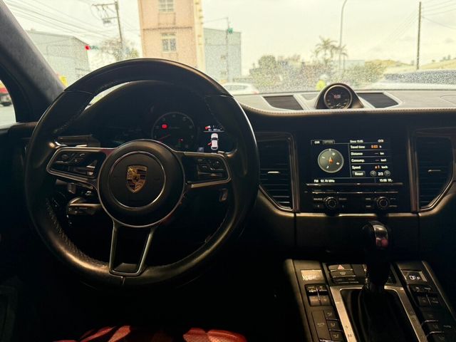 PORSCHE保時捷 MACAN TURBO  第5張相片