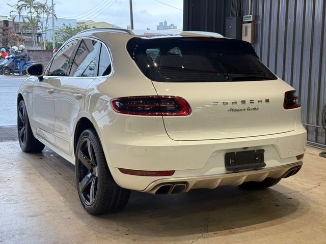 PORSCHE保時捷 MACAN TURBO  第6張相片