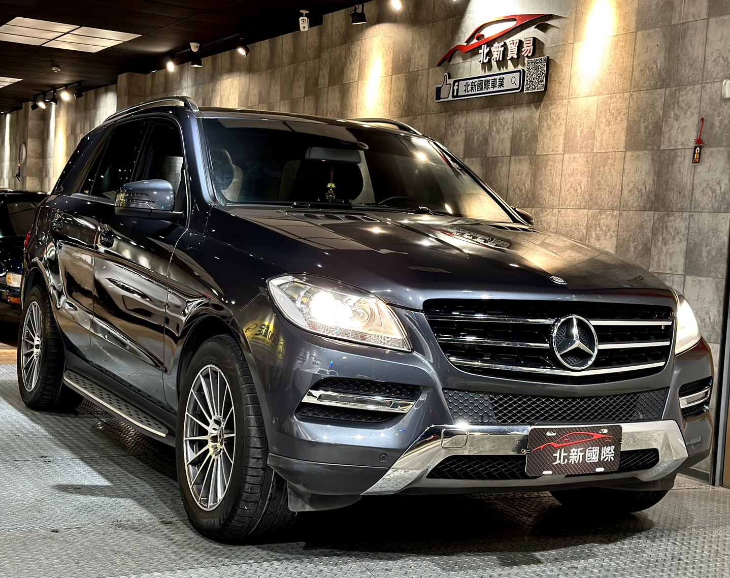 2014 年式  Benz ML250D   總代理/ㄧ手車/原版件/新車落地全賓士原廠保養   車況完美一級棒  董娘的二手車  內外如新 買到賺到  第1張相片