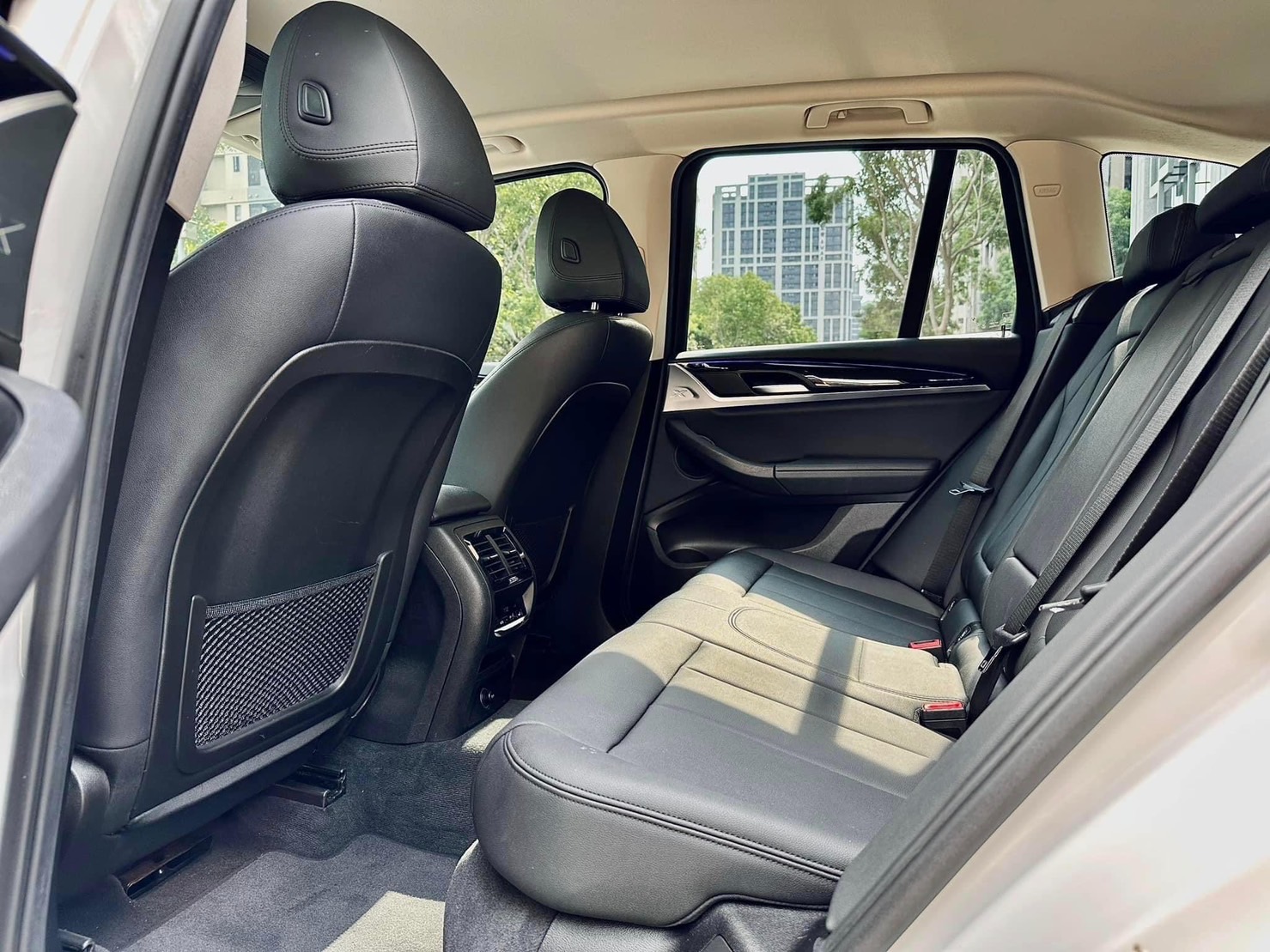 2018 BMW #X3 xDrive 20i   #總代理 #珍珠白 #5AS #內外皆新  第2張相片