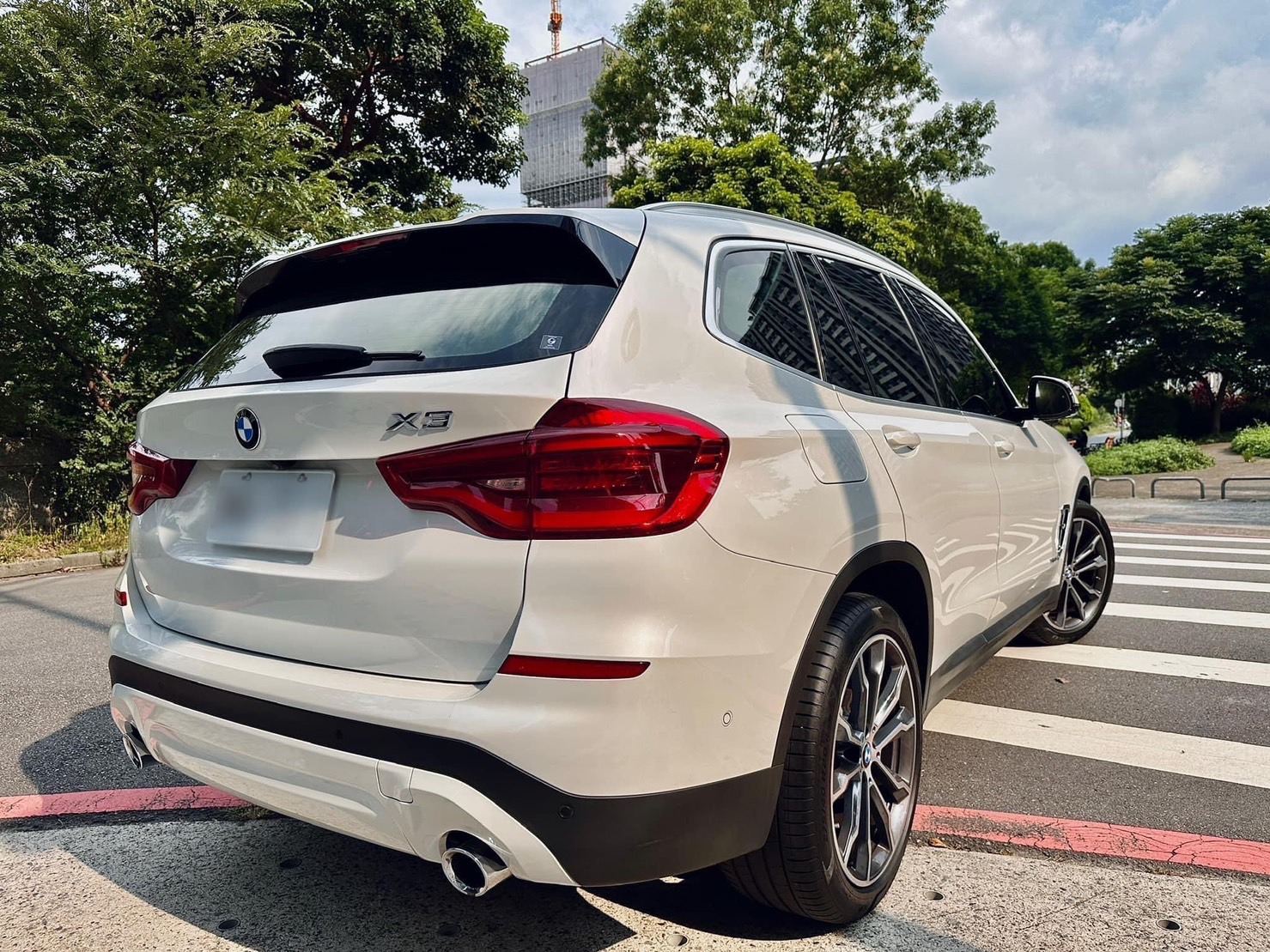 2018 BMW #X3 xDrive 20i   #總代理 #珍珠白 #5AS #內外皆新  第4張相片