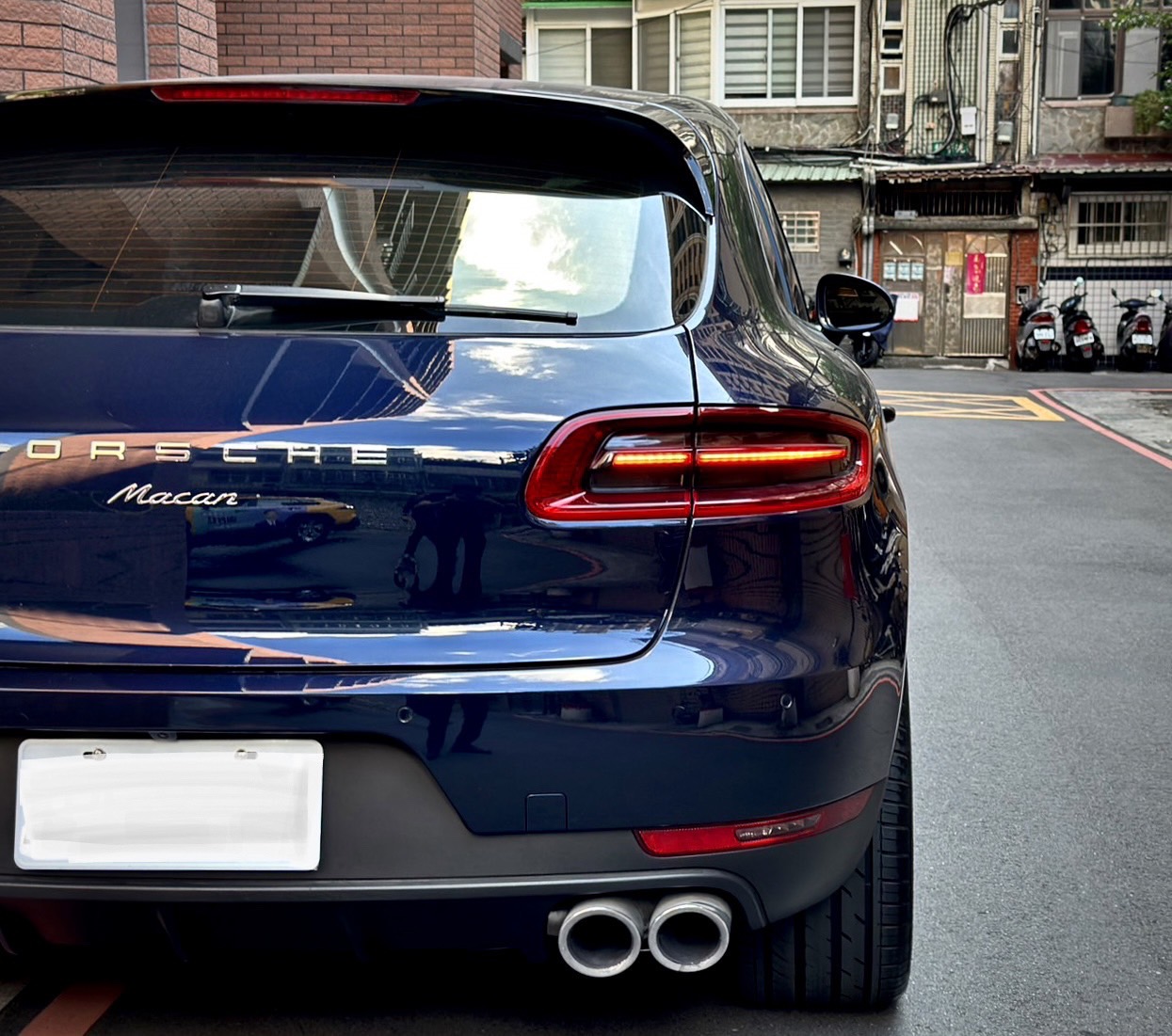 2016/4出廠  Porsche Macan 2.0   總代理/全原廠保養/僅跑七萬多公里/已認證  第9張相片
