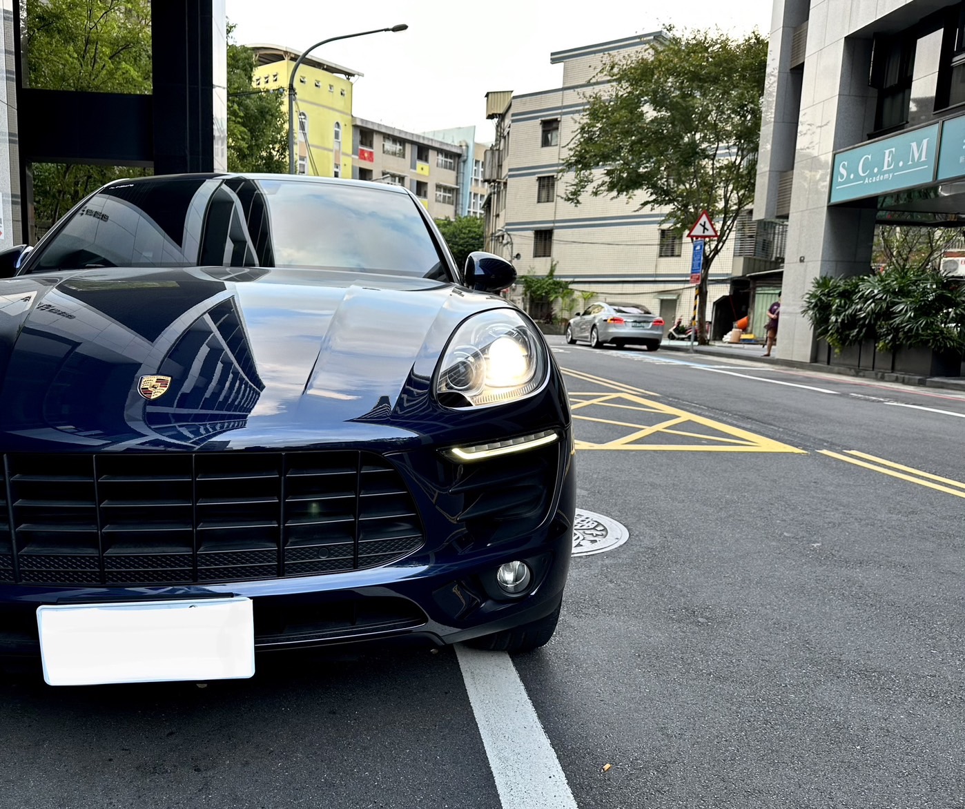 2016/4出廠  Porsche Macan 2.0   總代理/全原廠保養/僅跑七萬多公里/已認證  第11張相片