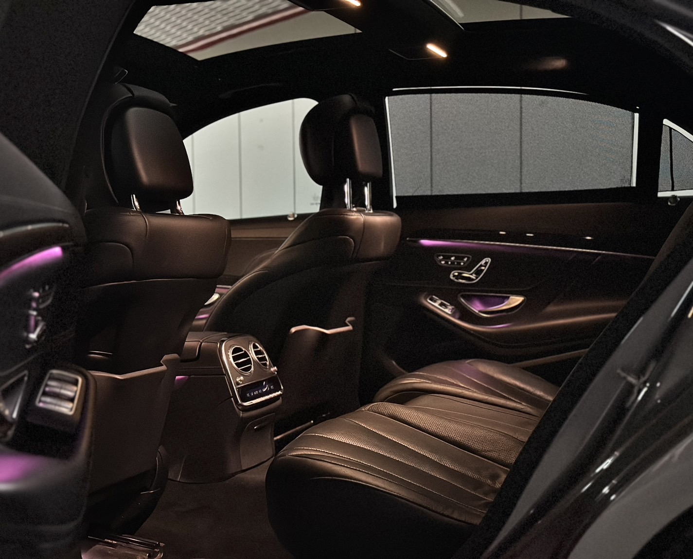 2014出廠 M-BENZ S400L  誰說總代理S400 LWB 沒有AMG?  現在竟然出現了 Goo鑑定原版件~3.0汽油引擎馬力300多匹!! 只要E係的價格 配備更高 一年稅金只要22000多   第2張相片