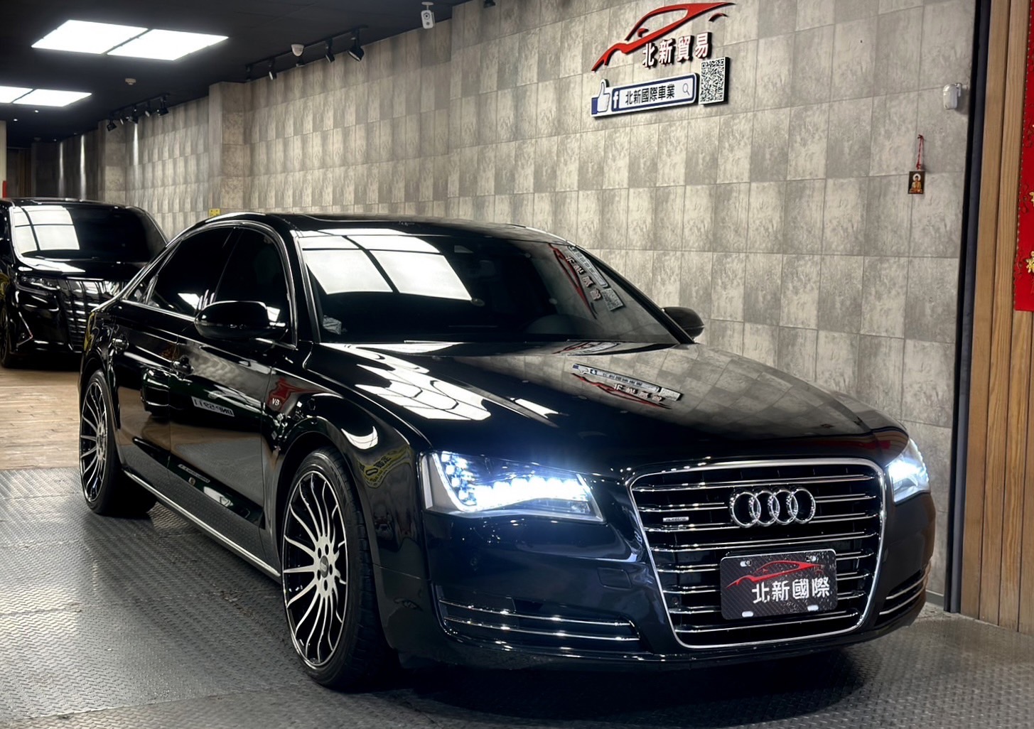 2011 出廠 總代理  Audi A8L 4.2 Quattro   全原廠保養 原版件已鑑定 全原廠保養  全車大美容加鍍膜 保固到2024  保養已完成~無任何待修  第1張相片