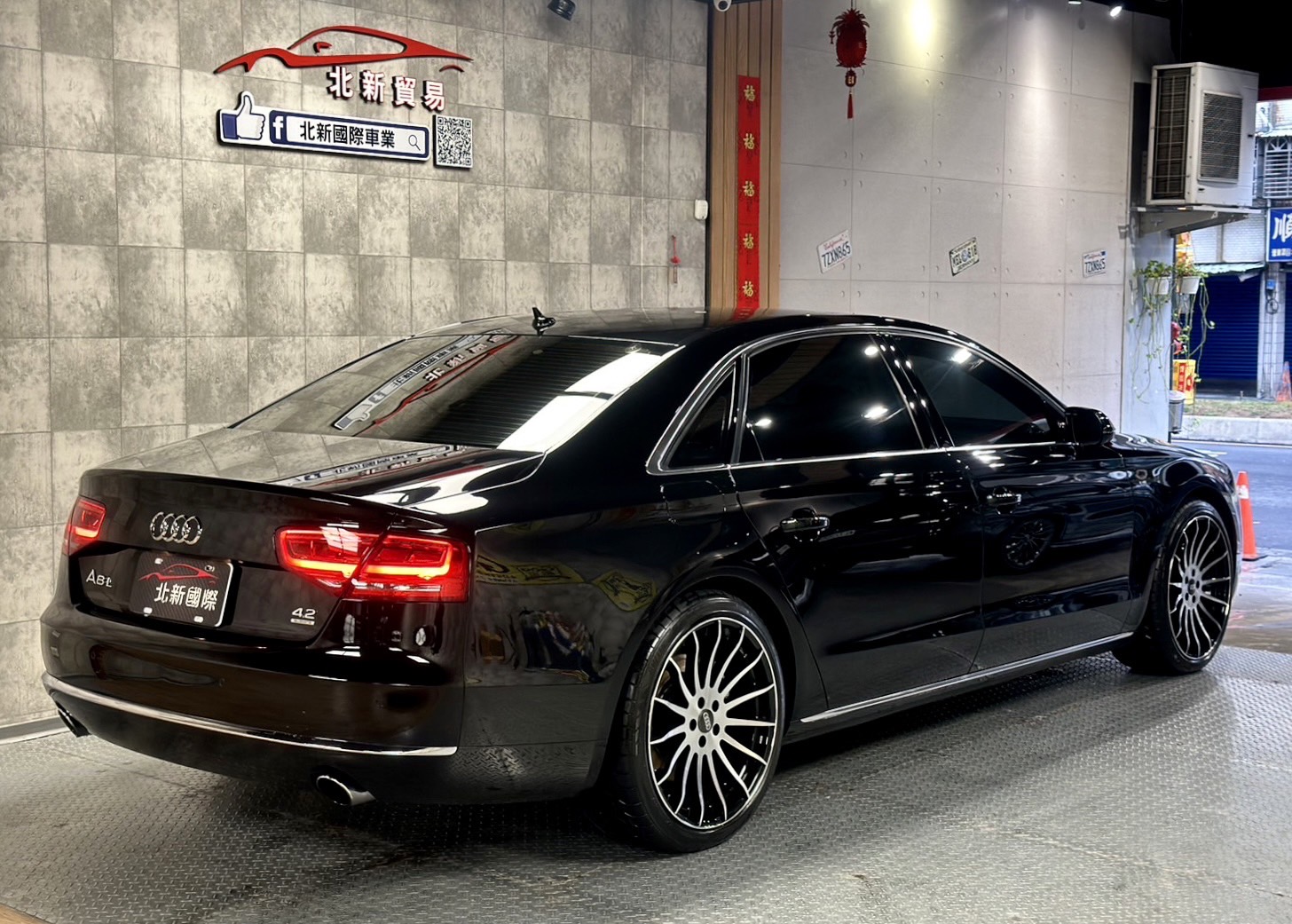 2011 出廠 總代理  Audi A8L 4.2 Quattro   全原廠保養 原版件已鑑定 全原廠保養  全車大美容加鍍膜 保固到2024  保養已完成~無任何待修  第2張相片