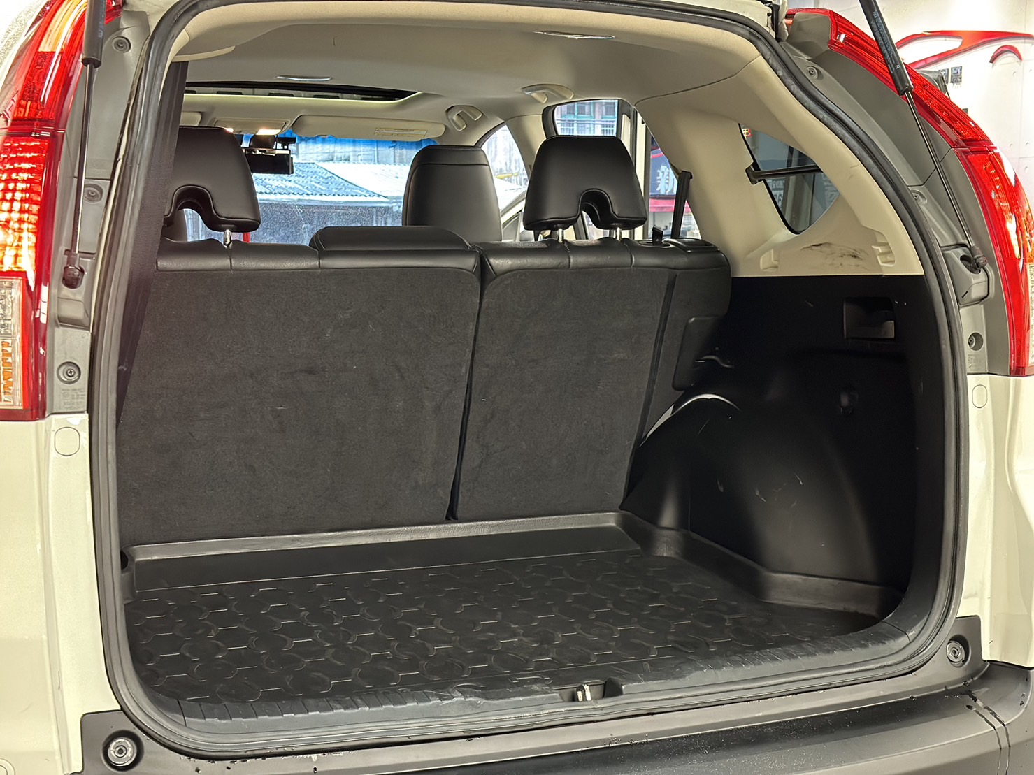 2013 Honda CRV 2.4 頂級有天窗  最搶手的日系休旅 車況美 價格甜   里程23萬公里 保證原版件  第6張相片