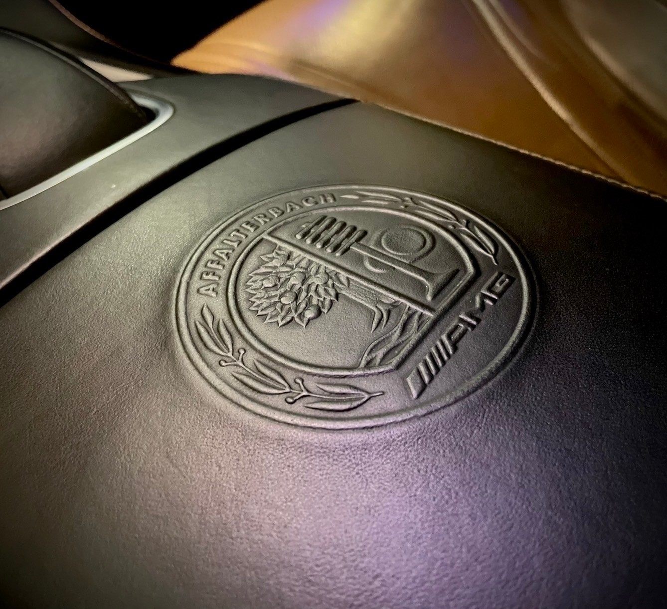 2013/12月出廠 2014年式 S63 AMG   #保證原版件 僅此一台 車況極美 無可挑剔 實跑12萬公里 #有原廠保養紀錄  第8張相片