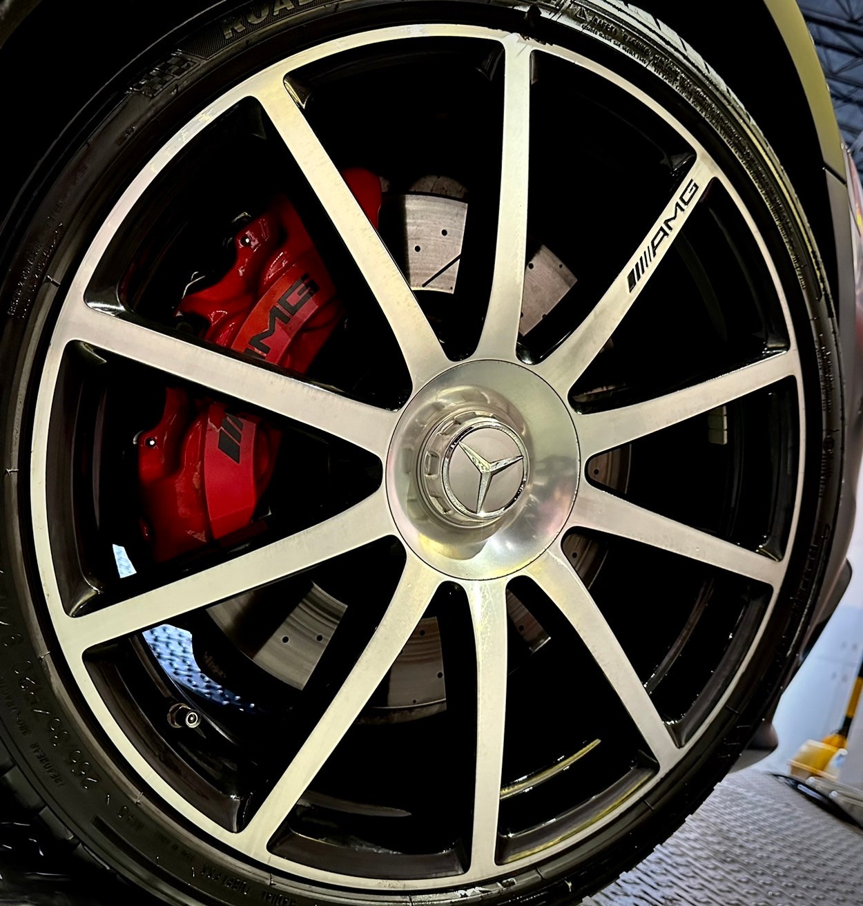 2013/12月出廠 2014年式 S63 AMG   #保證原版件 僅此一台 車況極美 無可挑剔 實跑12萬公里 #有原廠保養紀錄  第12張相片