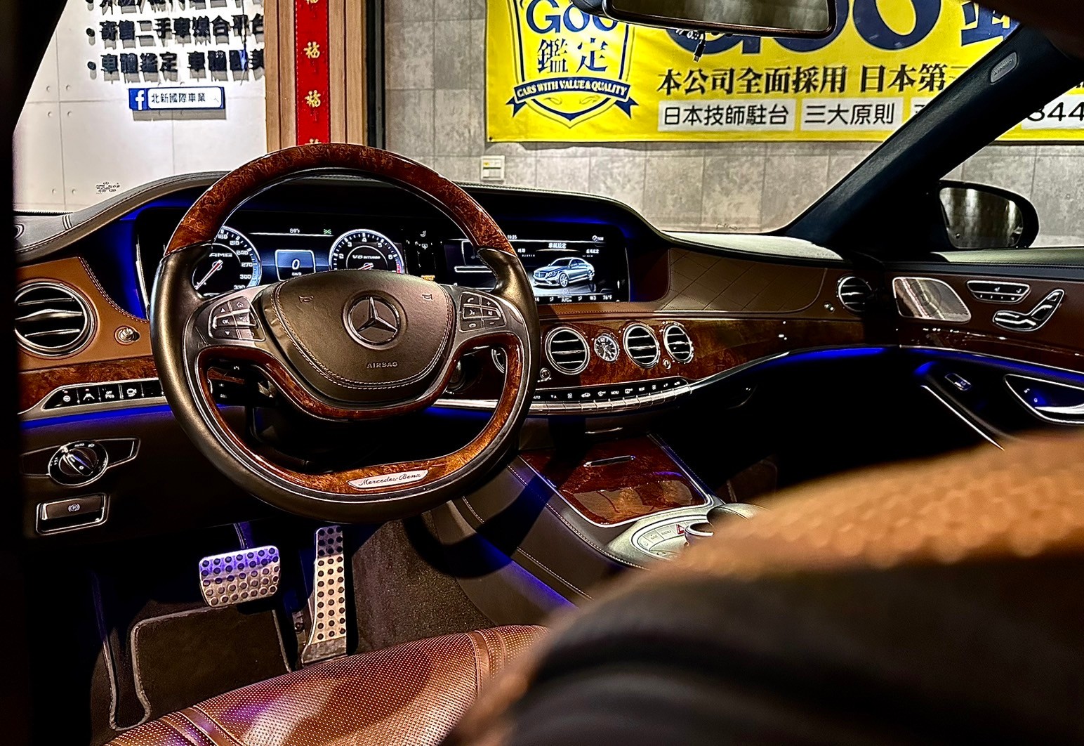 2013/12月出廠 2014年式 S63 AMG   #保證原版件 僅此一台 車況極美 無可挑剔 實跑12萬公里 #有原廠保養紀錄  第13張相片