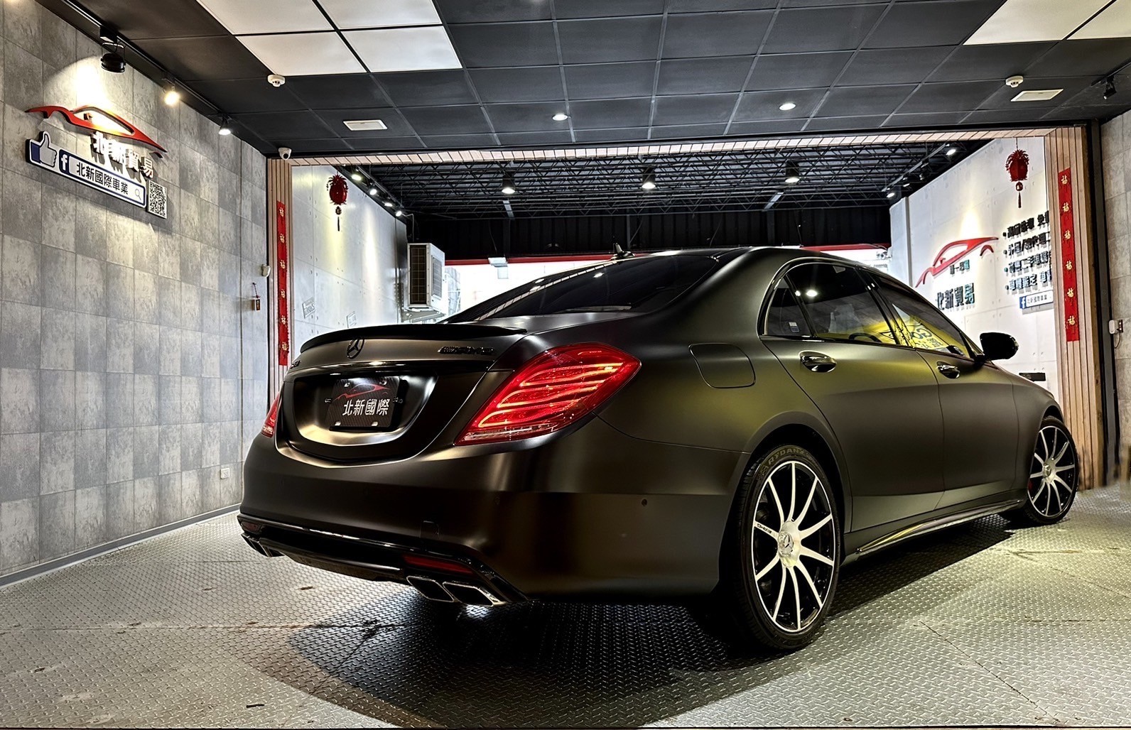 2013/12月出廠 2014年式 S63 AMG   #保證原版件 僅此一台 車況極美 無可挑剔 實跑12萬公里 #有原廠保養紀錄  第14張相片
