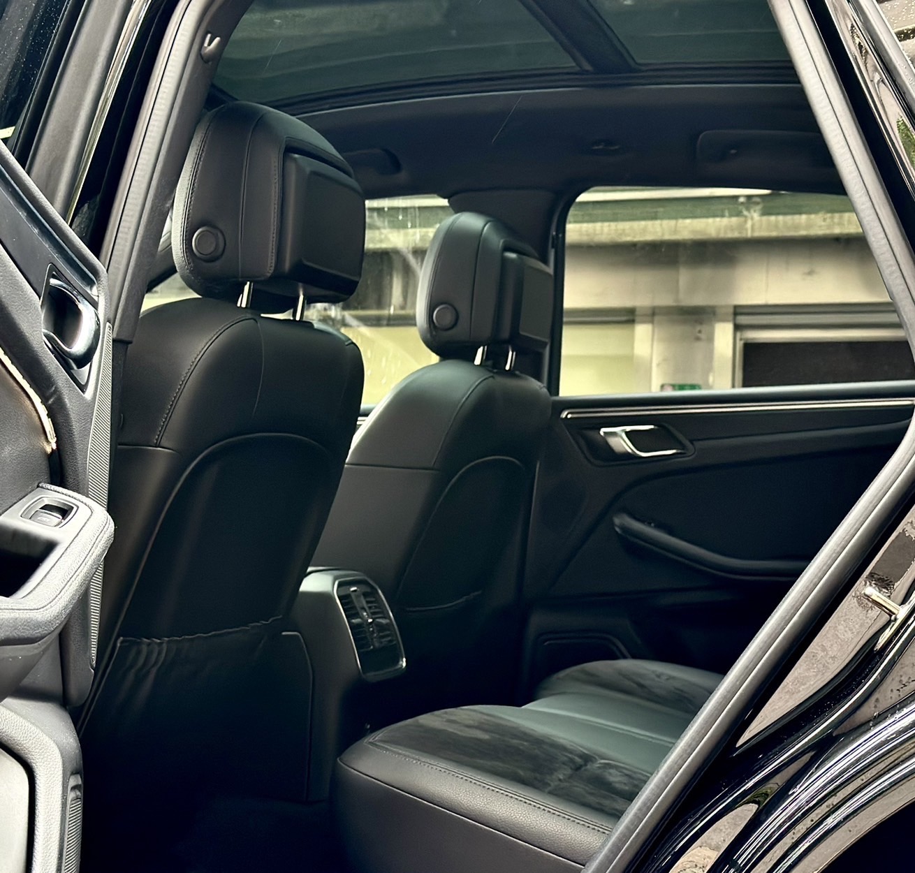 2019出廠 Porsche Macan   2.0T/渦輪增壓/原版件/里程八萬多公里 未領牌～享新車利率  配備高⬇️  第3張相片