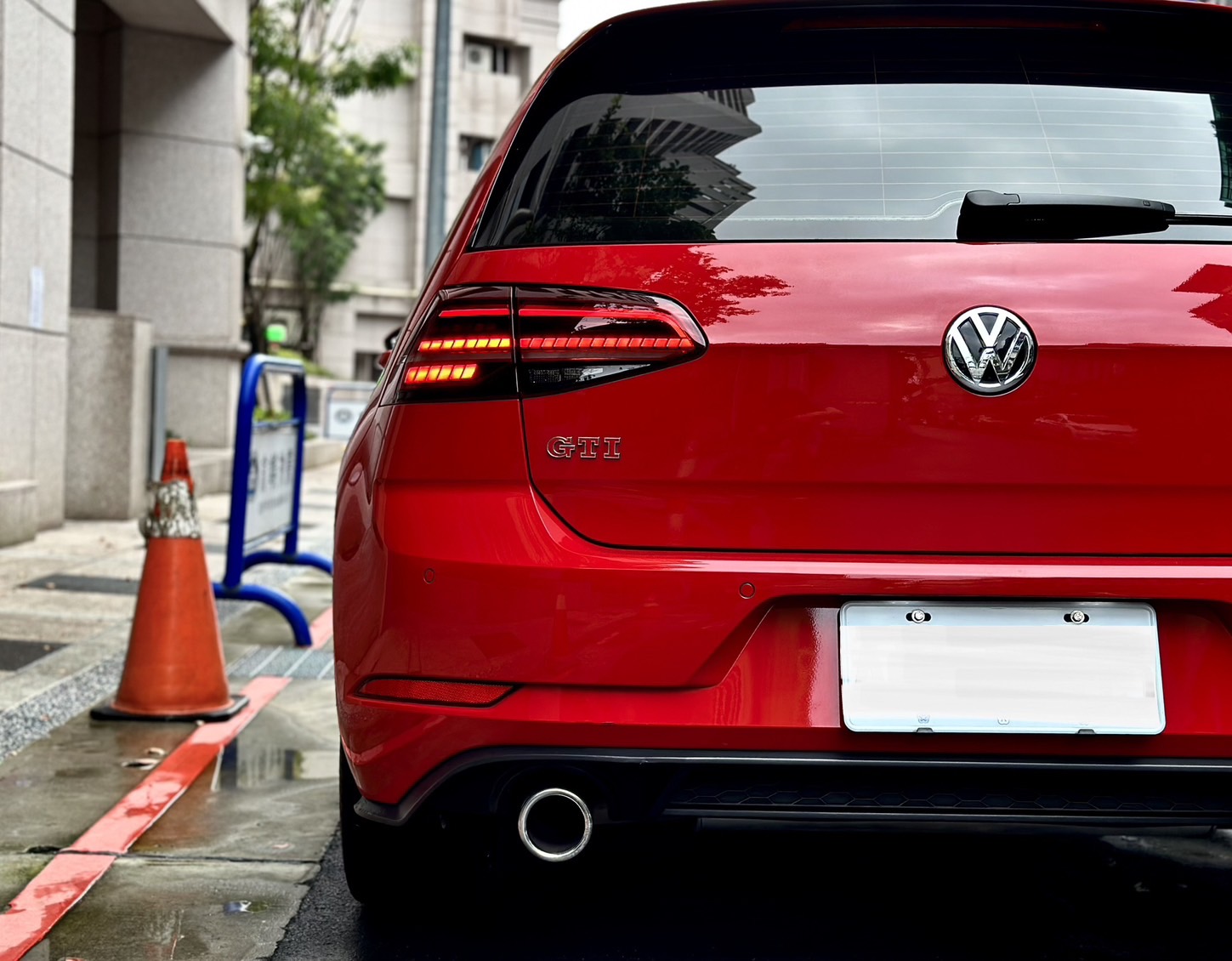 2018年VW GOLF GTI MK7.5 大P 福斯性能鋼砲，賽道機器 全程原廠保養 僅跑八萬多 原廠無改裝 內外美 氣氛佳  第3張相片