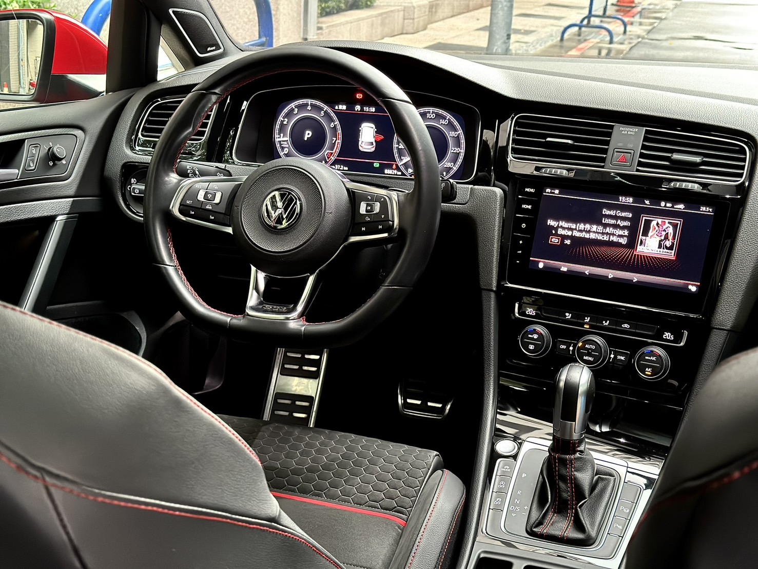 2018年VW GOLF GTI MK7.5 大P 福斯性能鋼砲，賽道機器 全程原廠保養 僅跑八萬多 原廠無改裝 內外美 氣氛佳  第4張相片