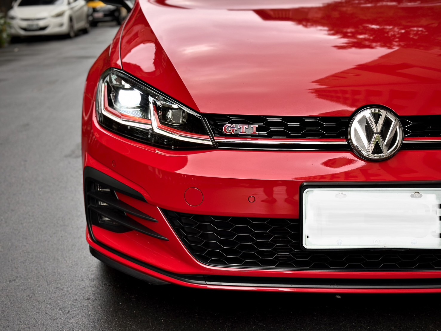 2018年VW GOLF GTI MK7.5 大P 福斯性能鋼砲，賽道機器 全程原廠保養 僅跑八萬多 原廠無改裝 內外美 氣氛佳  第8張相片