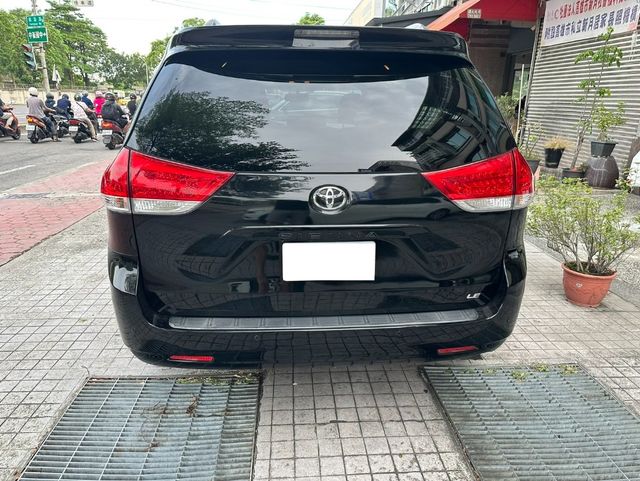 TOYOTA豐田 SIENNA  第2張相片
