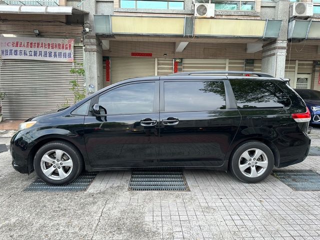 TOYOTA豐田 SIENNA  第3張相片