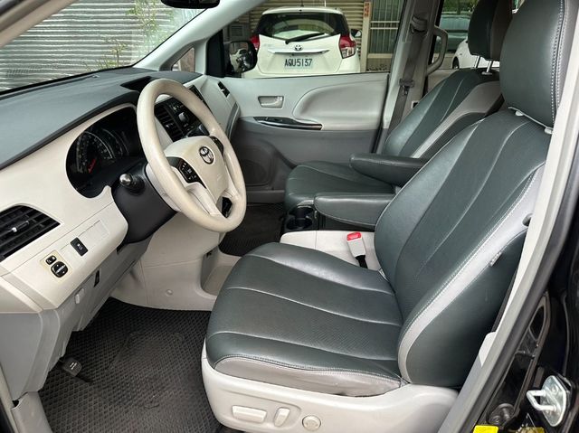 TOYOTA豐田 SIENNA  第4張相片