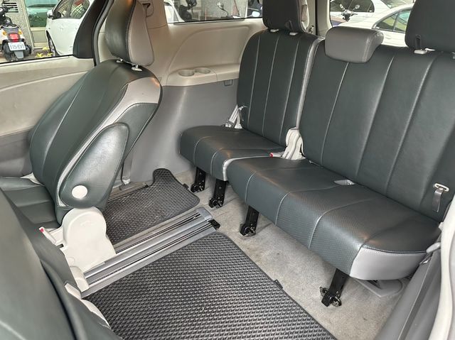 TOYOTA豐田 SIENNA  第6張相片