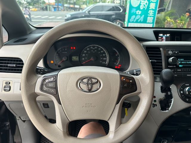 TOYOTA豐田 SIENNA  第9張相片