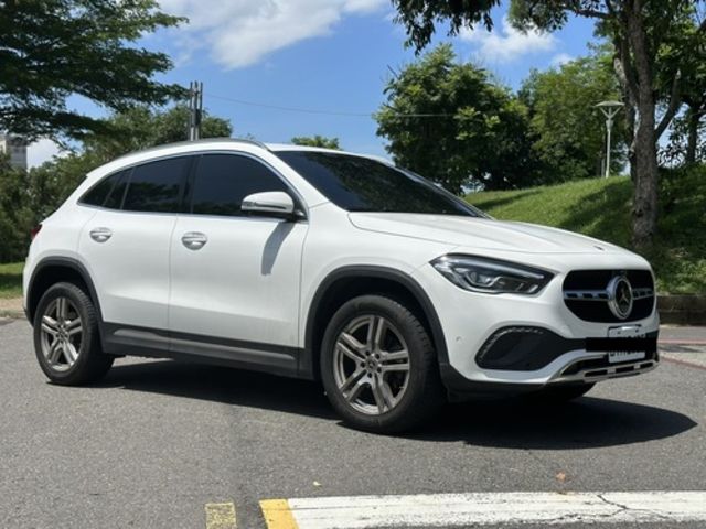 M-BENZ賓士 GLA180  第2張相片