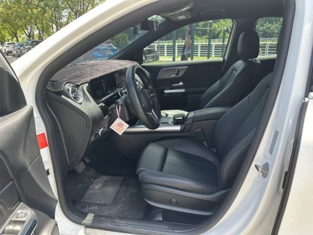M-BENZ賓士 GLA180  第6張相片