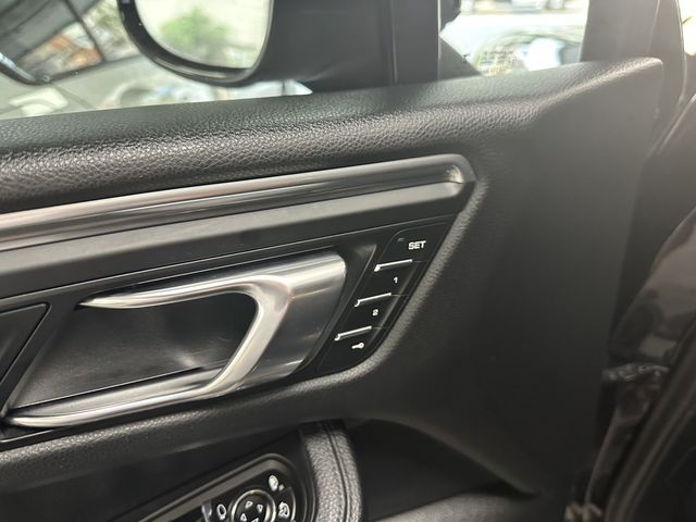 PORSCHE保時捷 MACAN  第7張相片