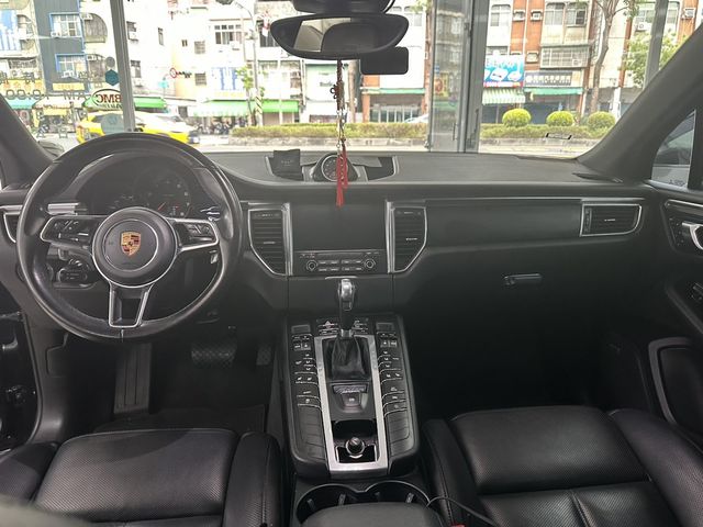 PORSCHE保時捷 MACAN  第11張相片