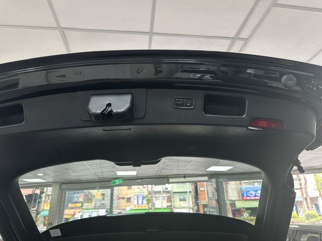 PORSCHE保時捷 MACAN  第14張相片