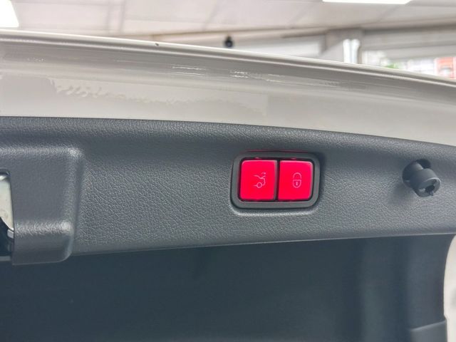 M-BENZ賓士 C300  第9張相片