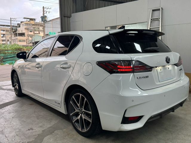 LEXUS凌志 CT200H  第2張相片