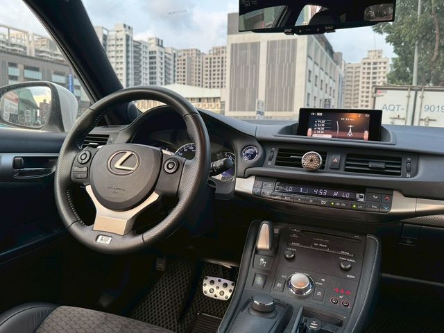 LEXUS凌志 CT200H  第4張相片
