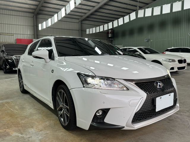 LEXUS凌志 CT200H  第5張相片