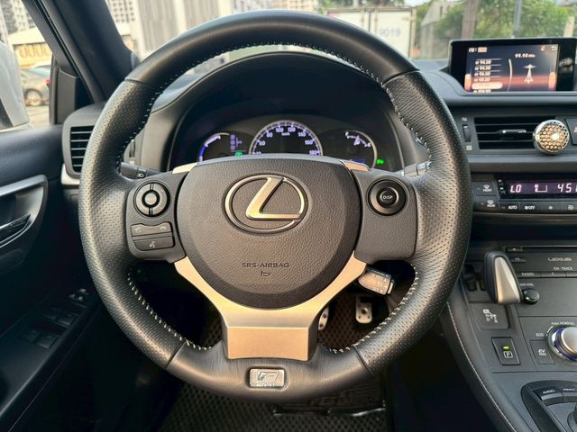 LEXUS凌志 CT200H  第7張相片