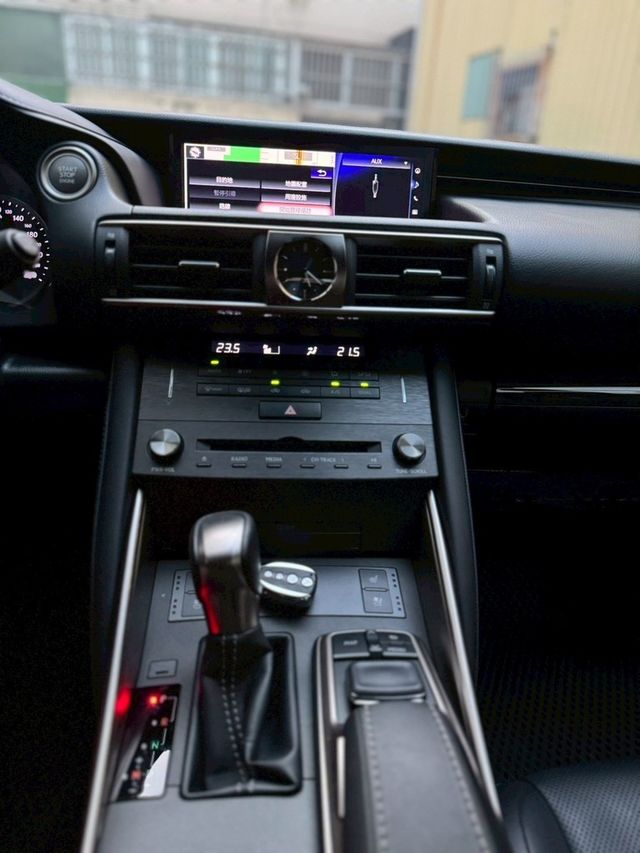 LEXUS凌志 IS 300  第12張相片