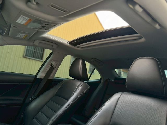 LEXUS凌志 IS 300  第13張相片