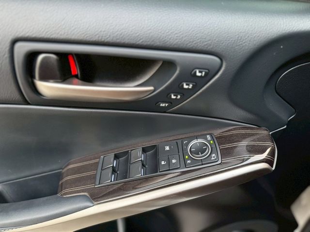 LEXUS凌志 IS 300  第15張相片