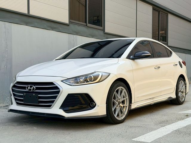 HYUNDAI現代 ELANTRA  第1張相片
