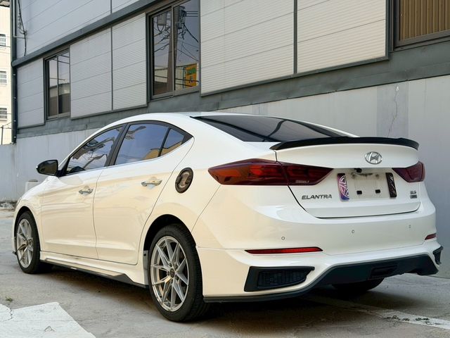 HYUNDAI現代 ELANTRA  第2張相片