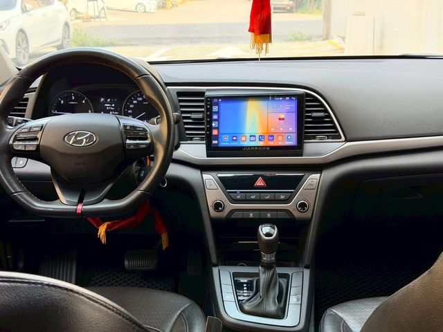 HYUNDAI現代 ELANTRA  第3張相片