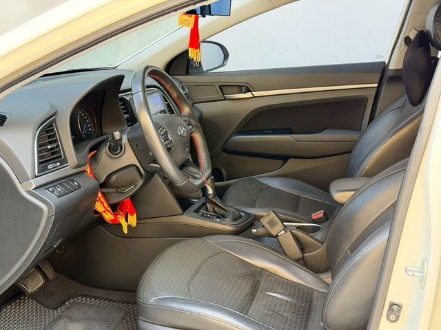 HYUNDAI現代 ELANTRA  第4張相片