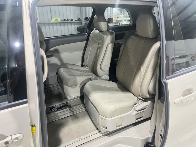 TOYOTA豐田 PREVIA  第7張相片