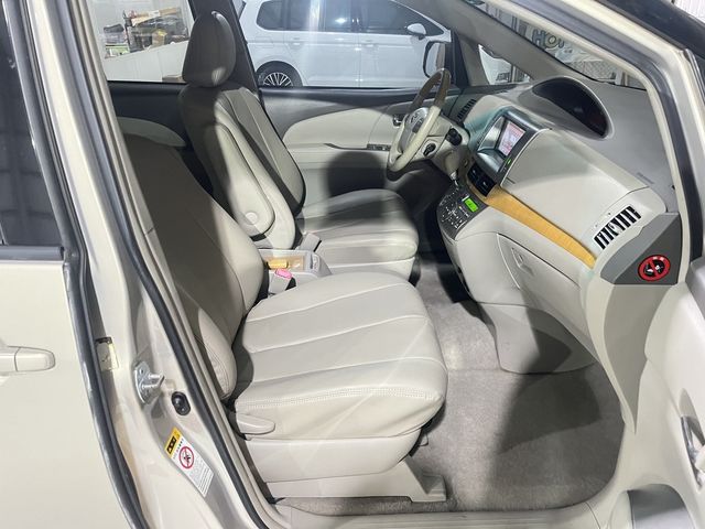 TOYOTA豐田 PREVIA  第9張相片